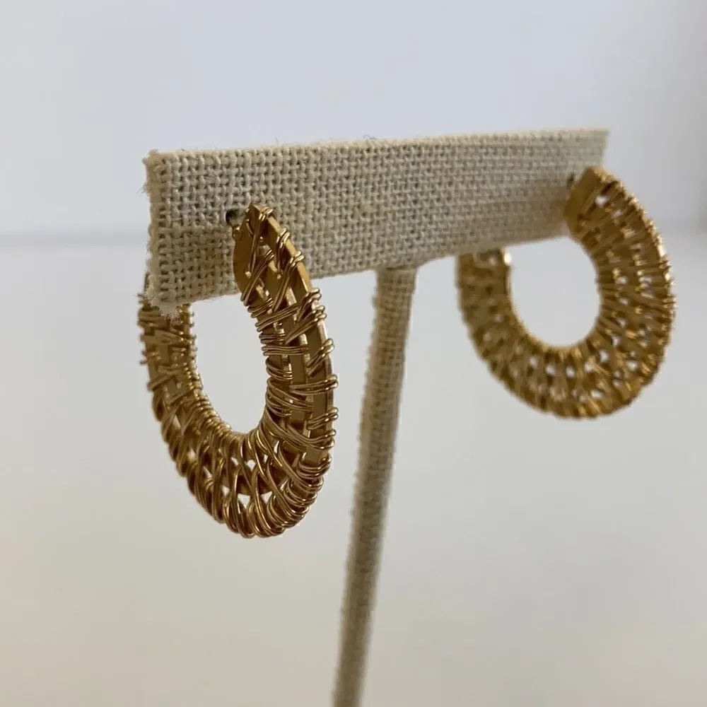 Really Pretty And Lightweight Gold Woven Hoops